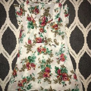 ❌SOLD❌ Forever 21 Girls floral top small